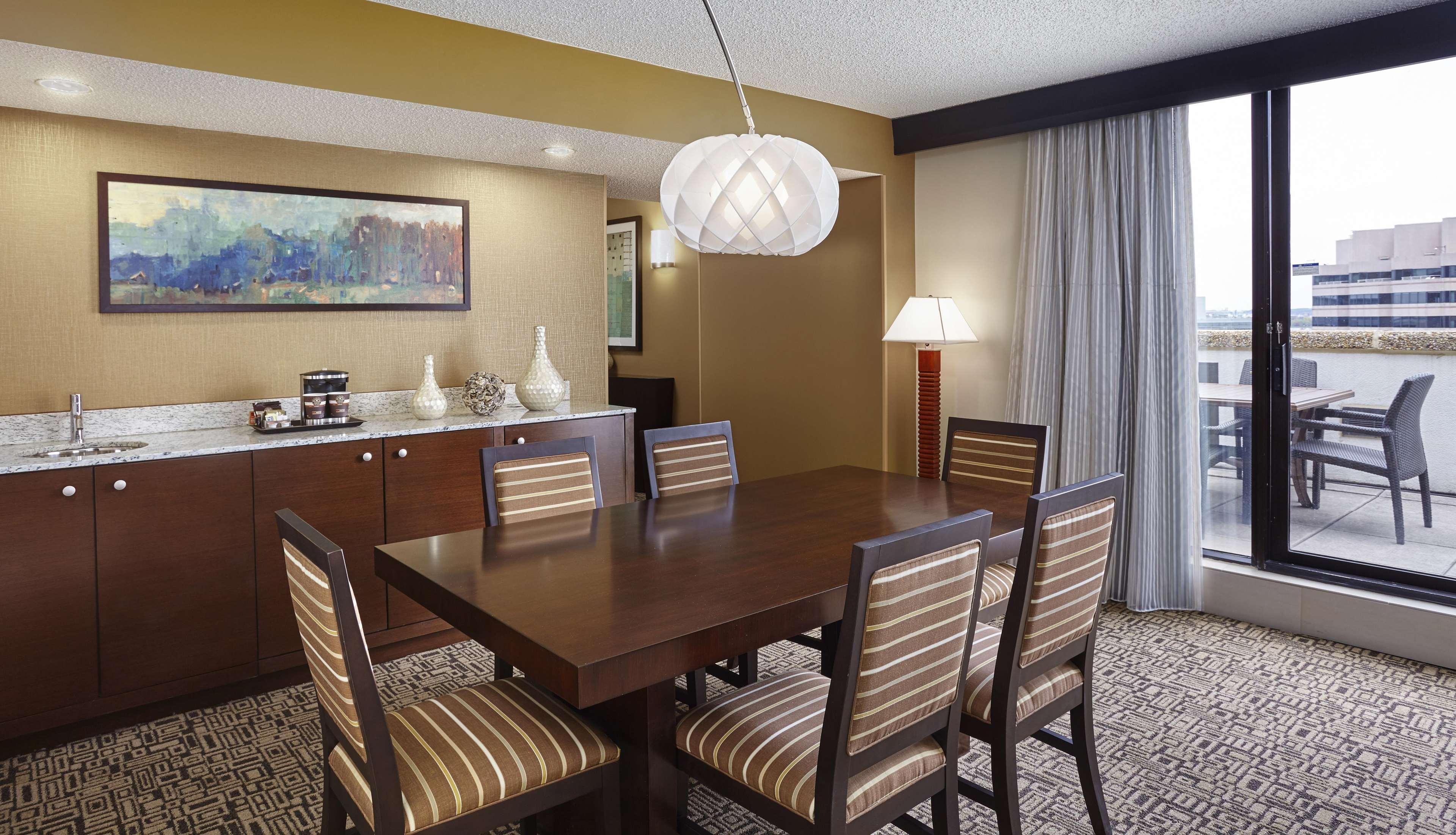 Doubletree By Hilton Washington Dc - Crystal City Арлингтон Экстерьер фото