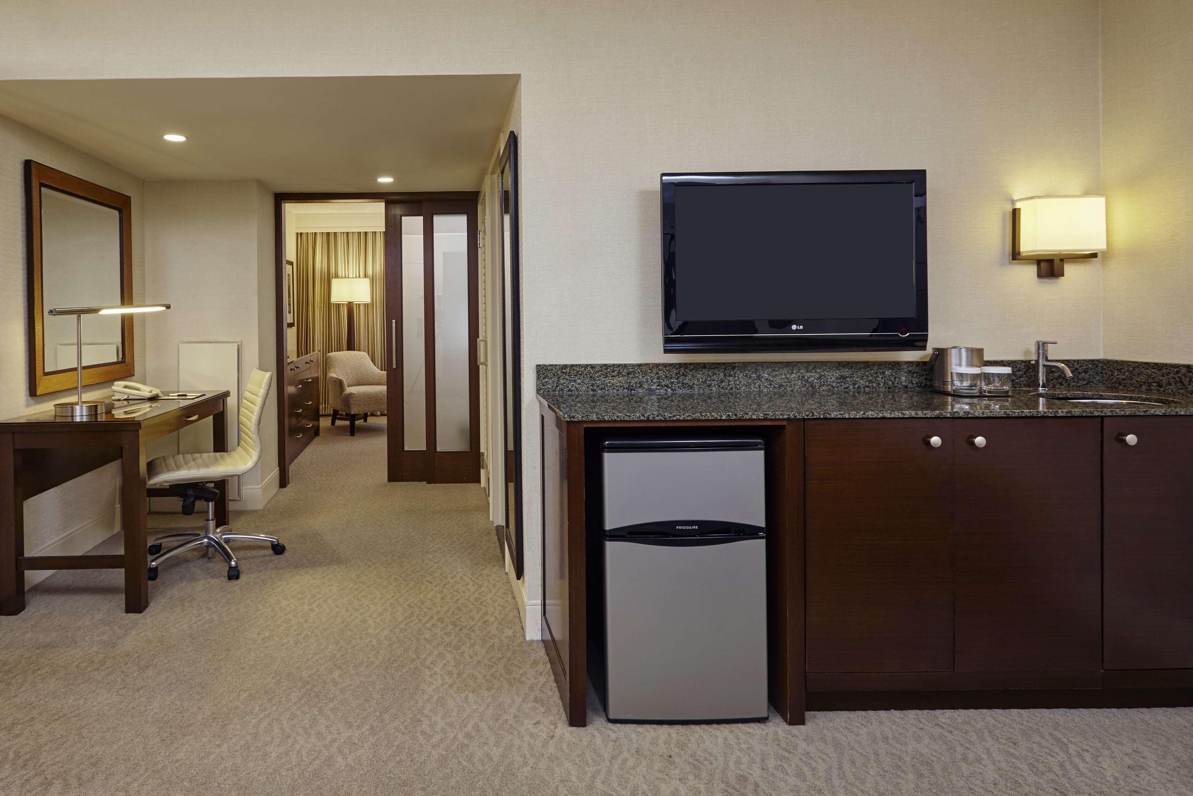 Doubletree By Hilton Washington Dc - Crystal City Арлингтон Экстерьер фото