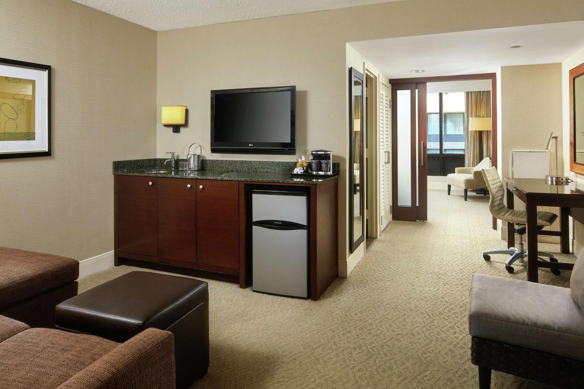 Doubletree By Hilton Washington Dc - Crystal City Арлингтон Экстерьер фото