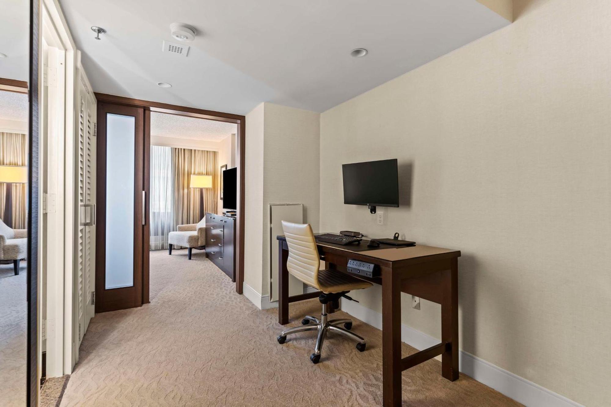 Doubletree By Hilton Washington Dc - Crystal City Арлингтон Экстерьер фото